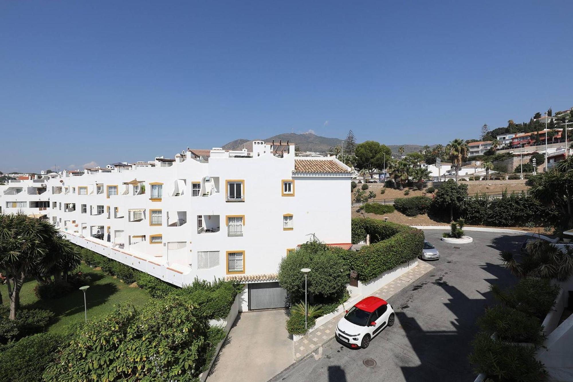 082 - Stunning Sea Views Beachfront Apartment Benalmádena Esterno foto