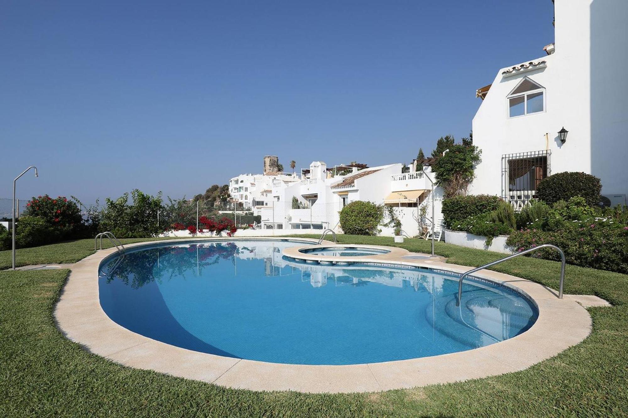 082 - Stunning Sea Views Beachfront Apartment Benalmádena Esterno foto