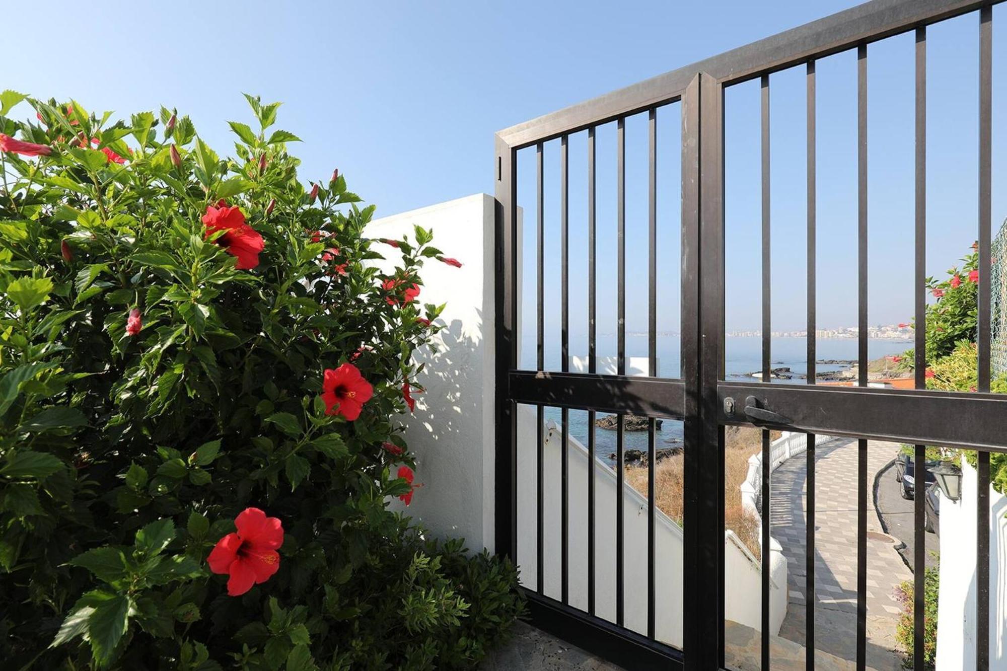 082 - Stunning Sea Views Beachfront Apartment Benalmádena Esterno foto