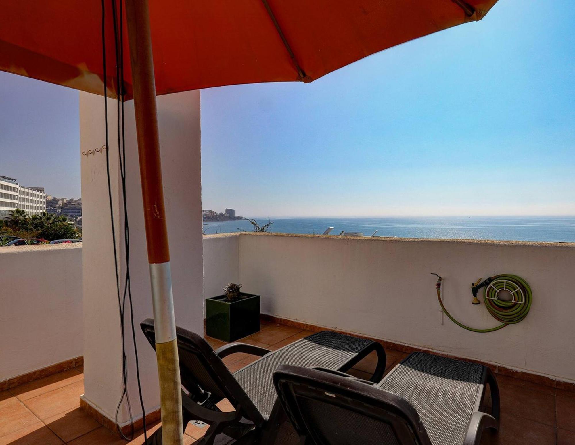082 - Stunning Sea Views Beachfront Apartment Benalmádena Esterno foto